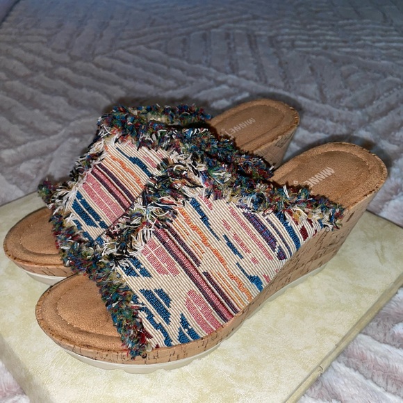 Minnetonka Wedges. Heel. Tan. Size 7 - Picture 2 of 5